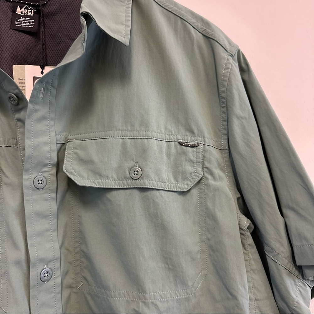 REI UPF 30 Men's Sahara Casual Green Button Down Hiking Shirt - Picture 3 of 12